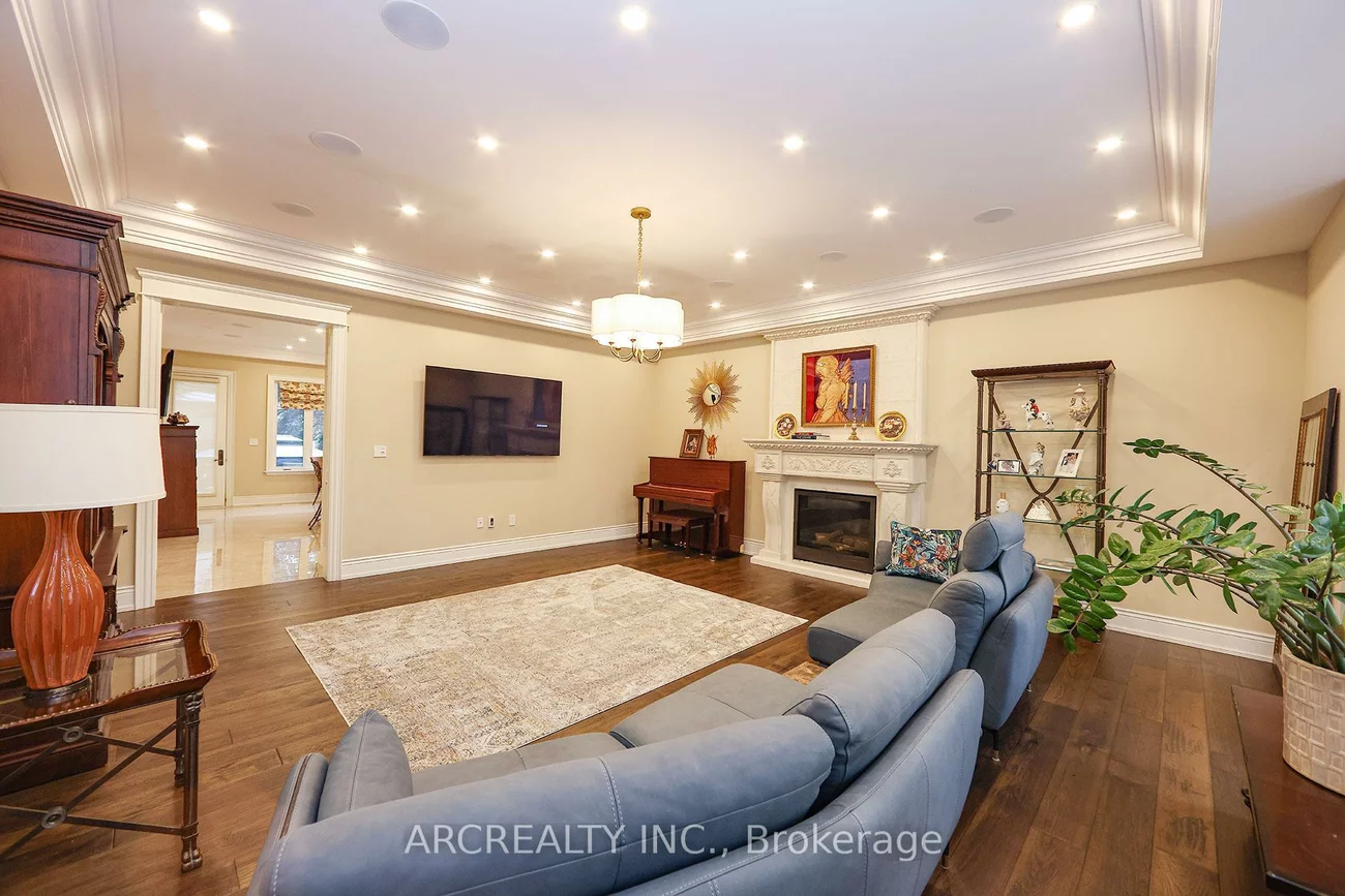 188, Alfred, Willowdale East, Toronto