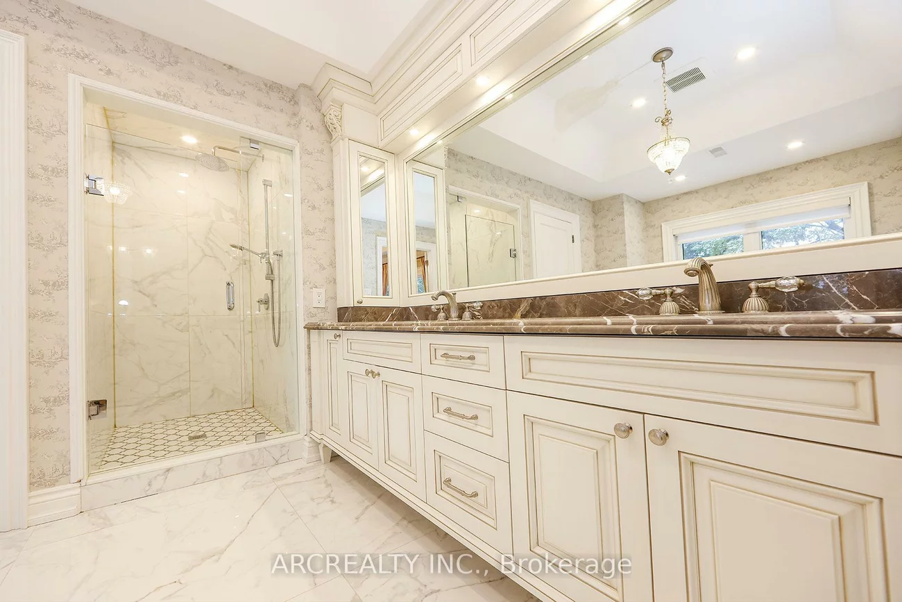 188, Alfred, Willowdale East, Toronto