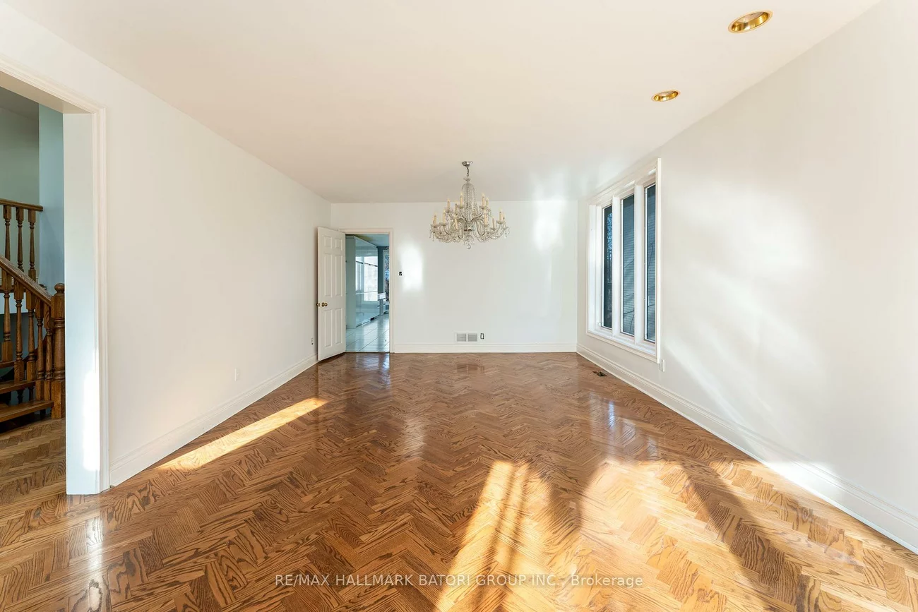 64, Prue, Englemount-Lawrence, Toronto