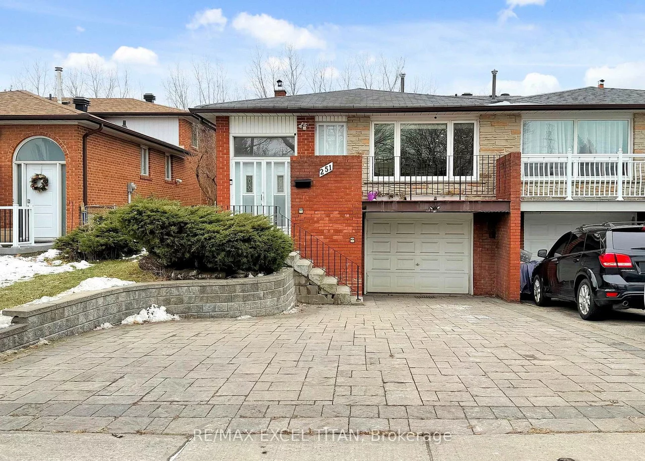 251, Shawnee, Pleasant View, Toronto