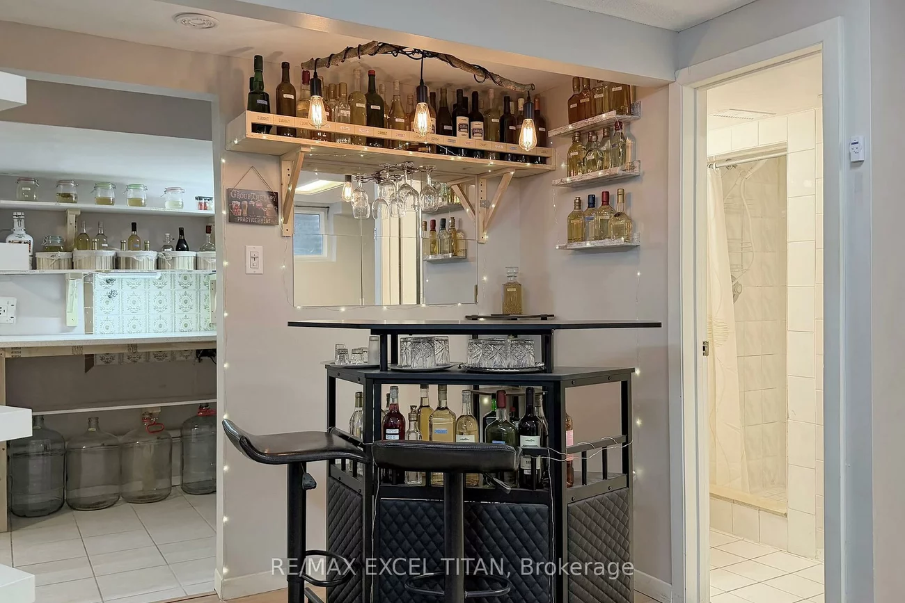 251, Shawnee, Pleasant View, Toronto