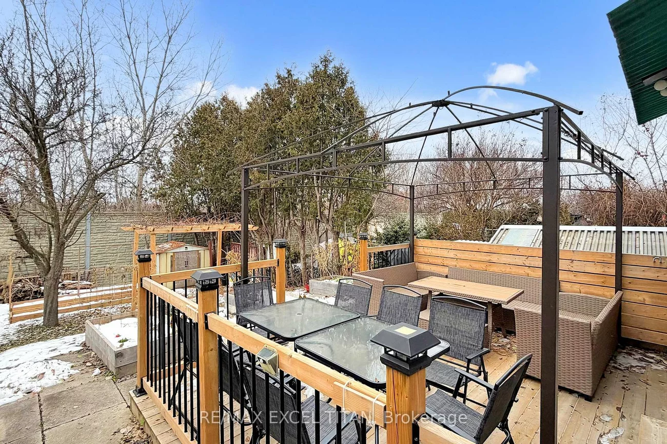 251, Shawnee, Pleasant View, Toronto