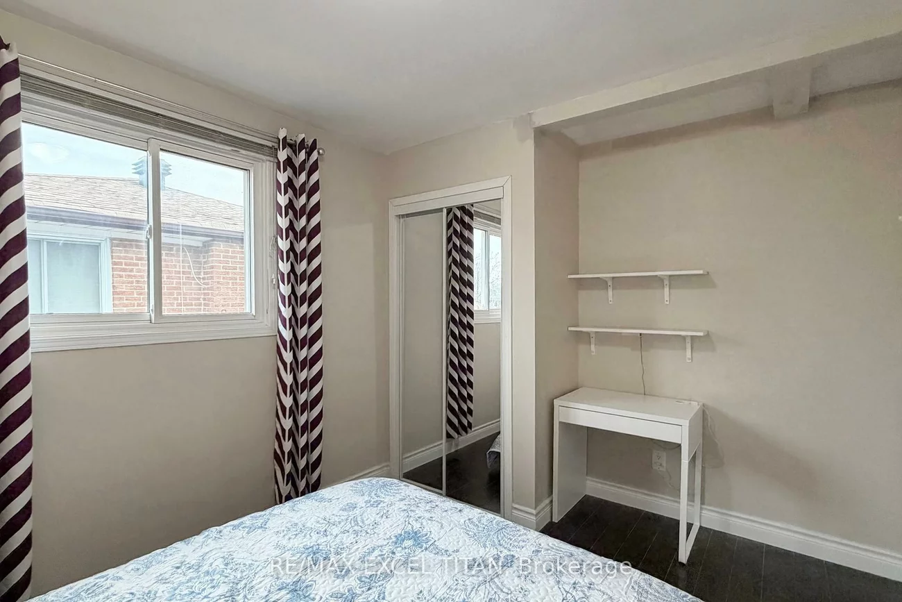 251, Shawnee, Pleasant View, Toronto