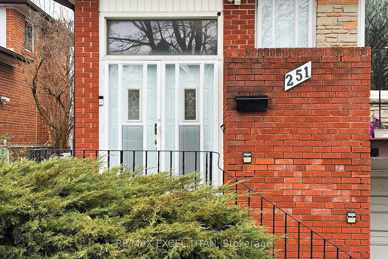 251, Shawnee, Pleasant View, Toronto
