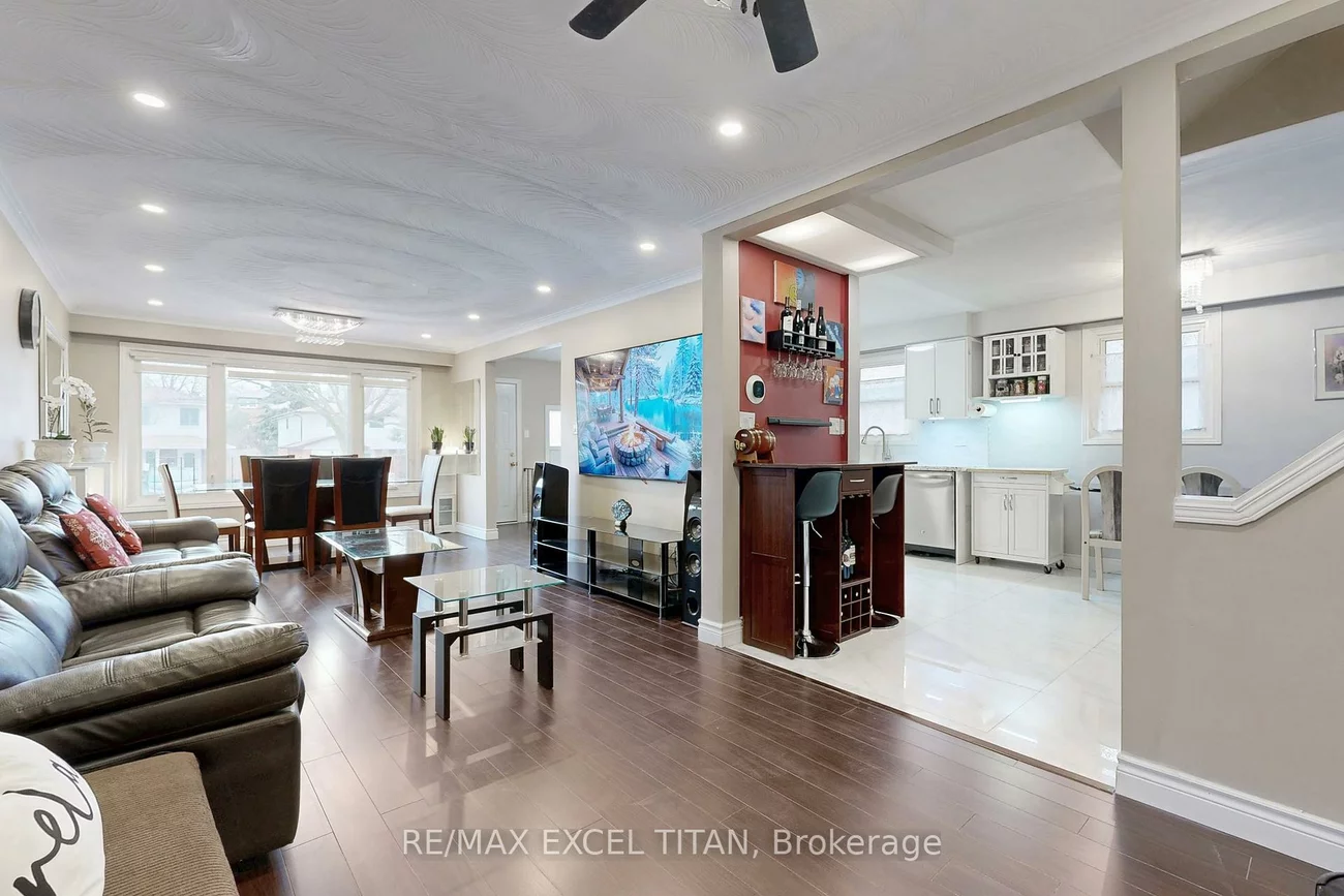 251, Shawnee, Pleasant View, Toronto