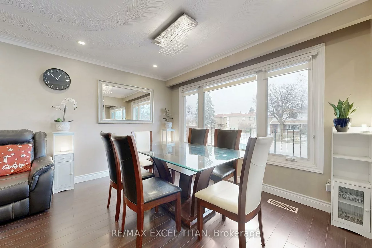 251, Shawnee, Pleasant View, Toronto