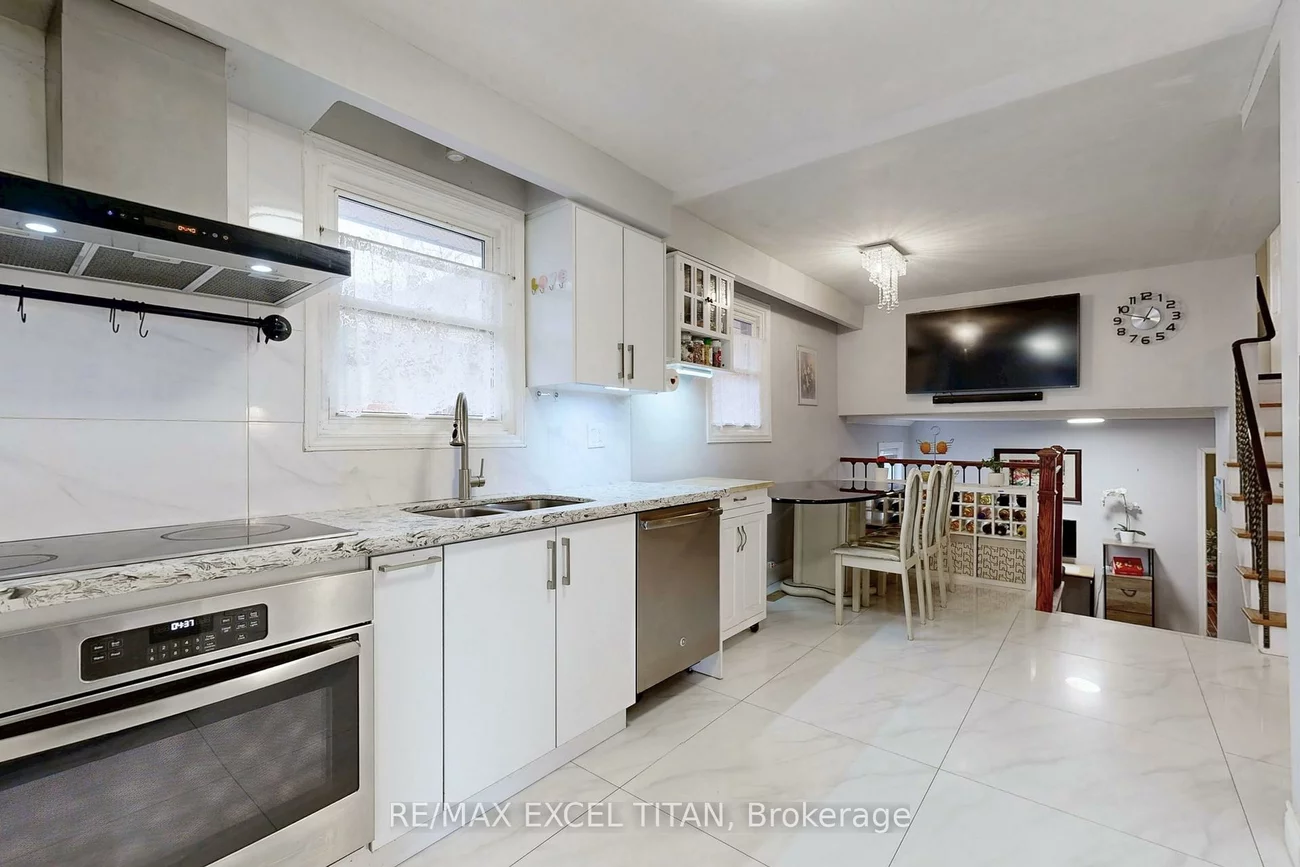 251, Shawnee, Pleasant View, Toronto