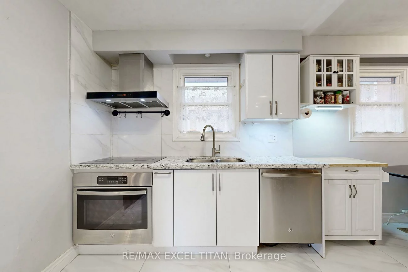 251, Shawnee, Pleasant View, Toronto