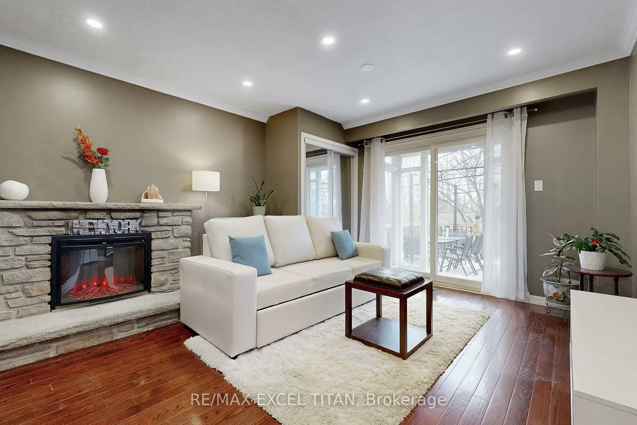 251, Shawnee, Pleasant View, Toronto