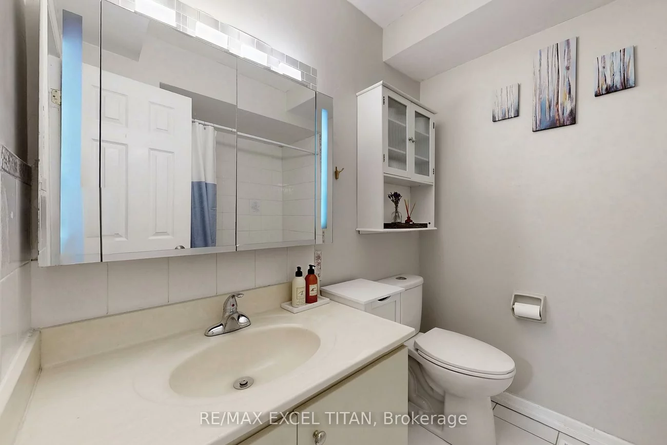 251, Shawnee, Pleasant View, Toronto