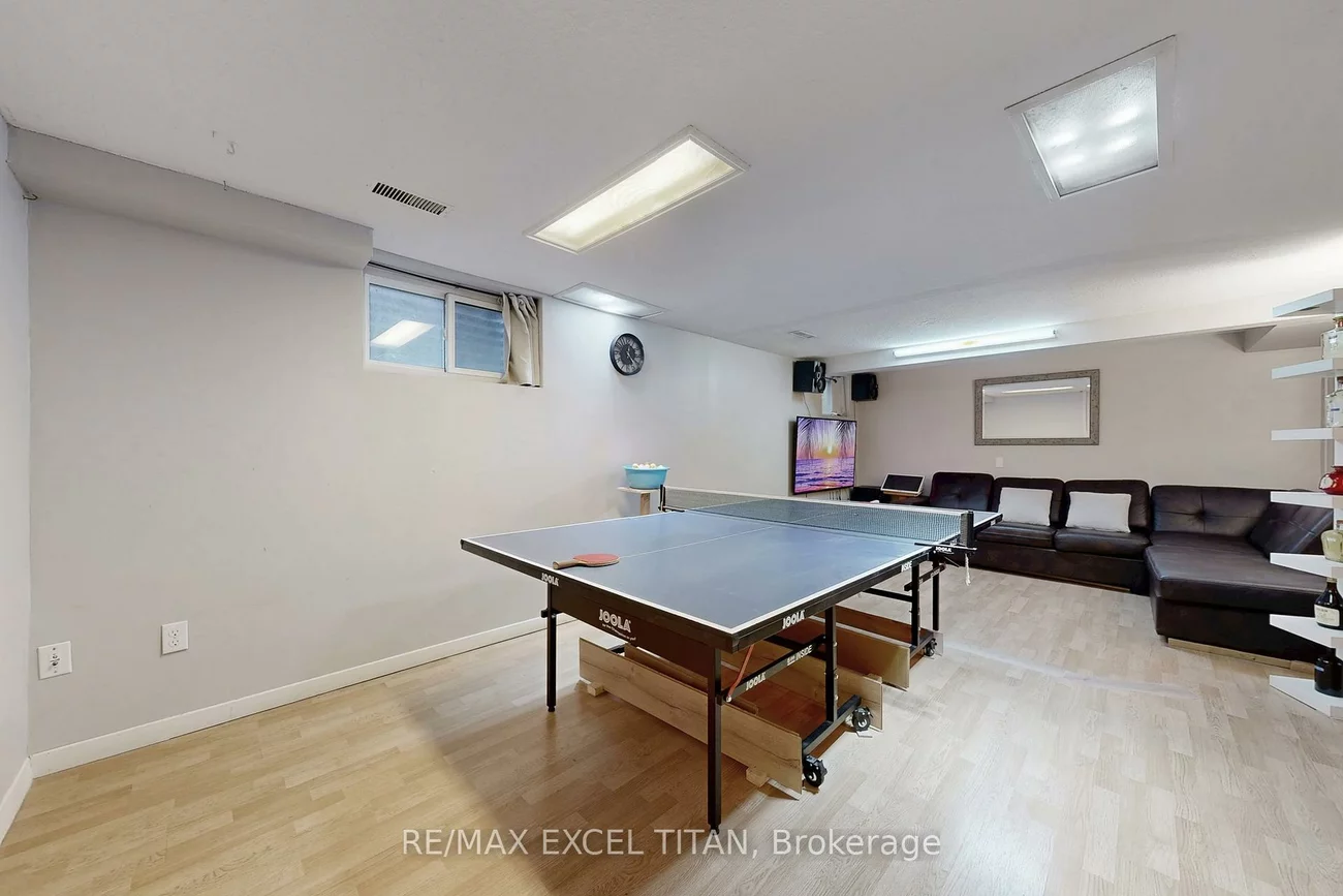 251, Shawnee, Pleasant View, Toronto