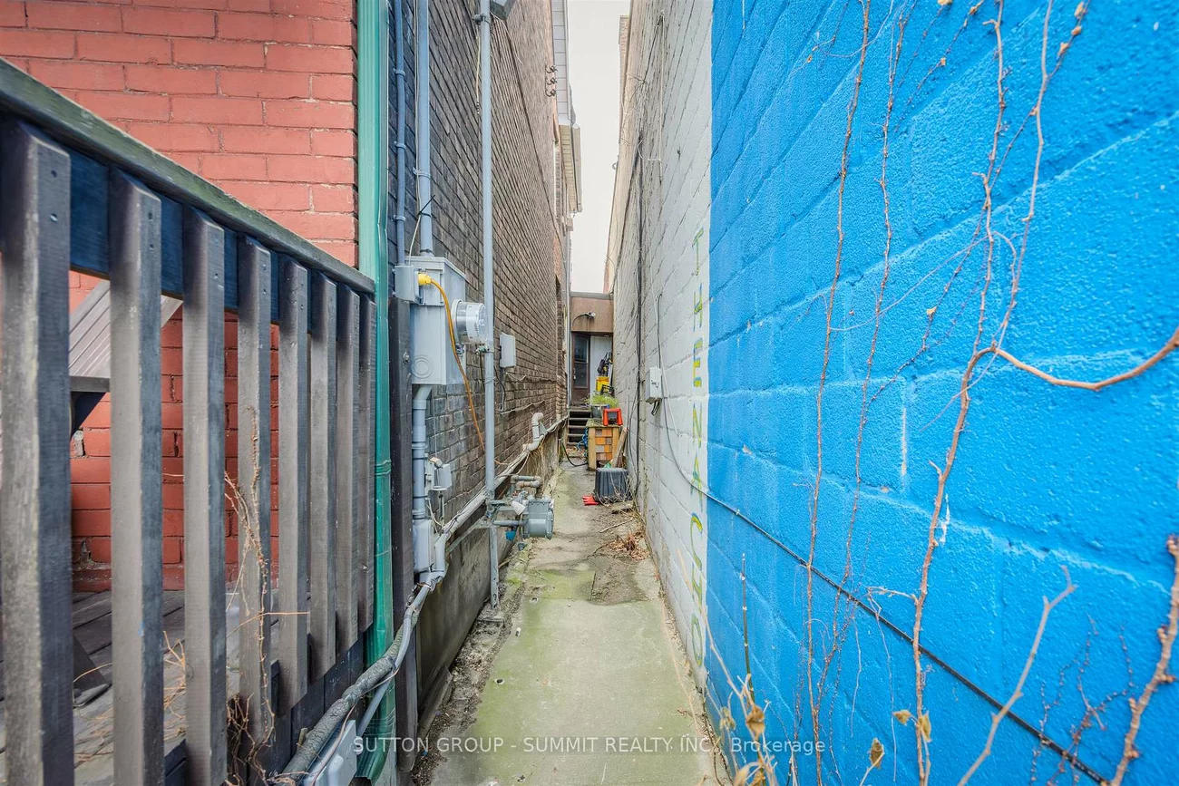 811, Bloor, Palmerston-Little Italy, Toronto