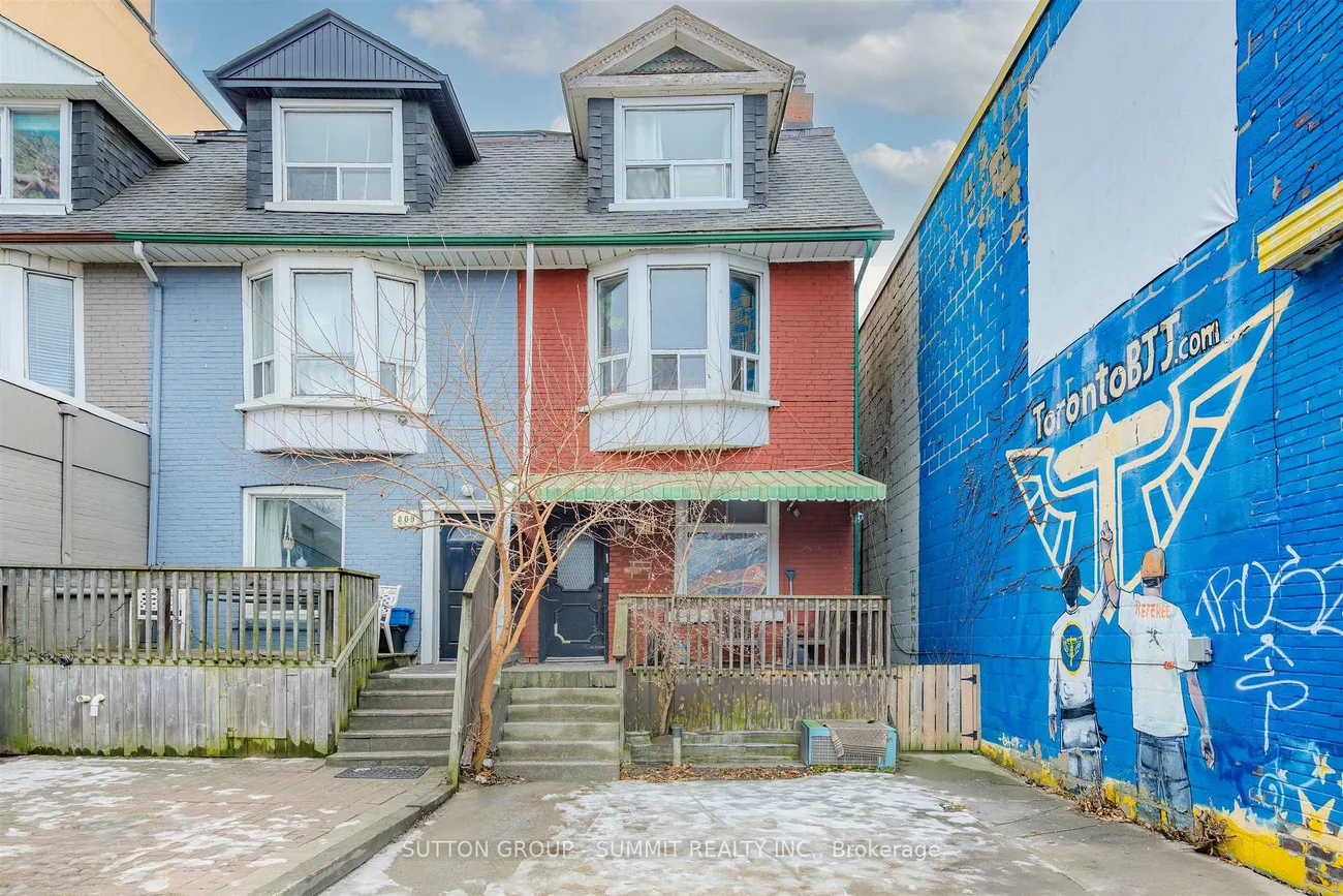 811, Bloor, Palmerston-Little Italy, Toronto