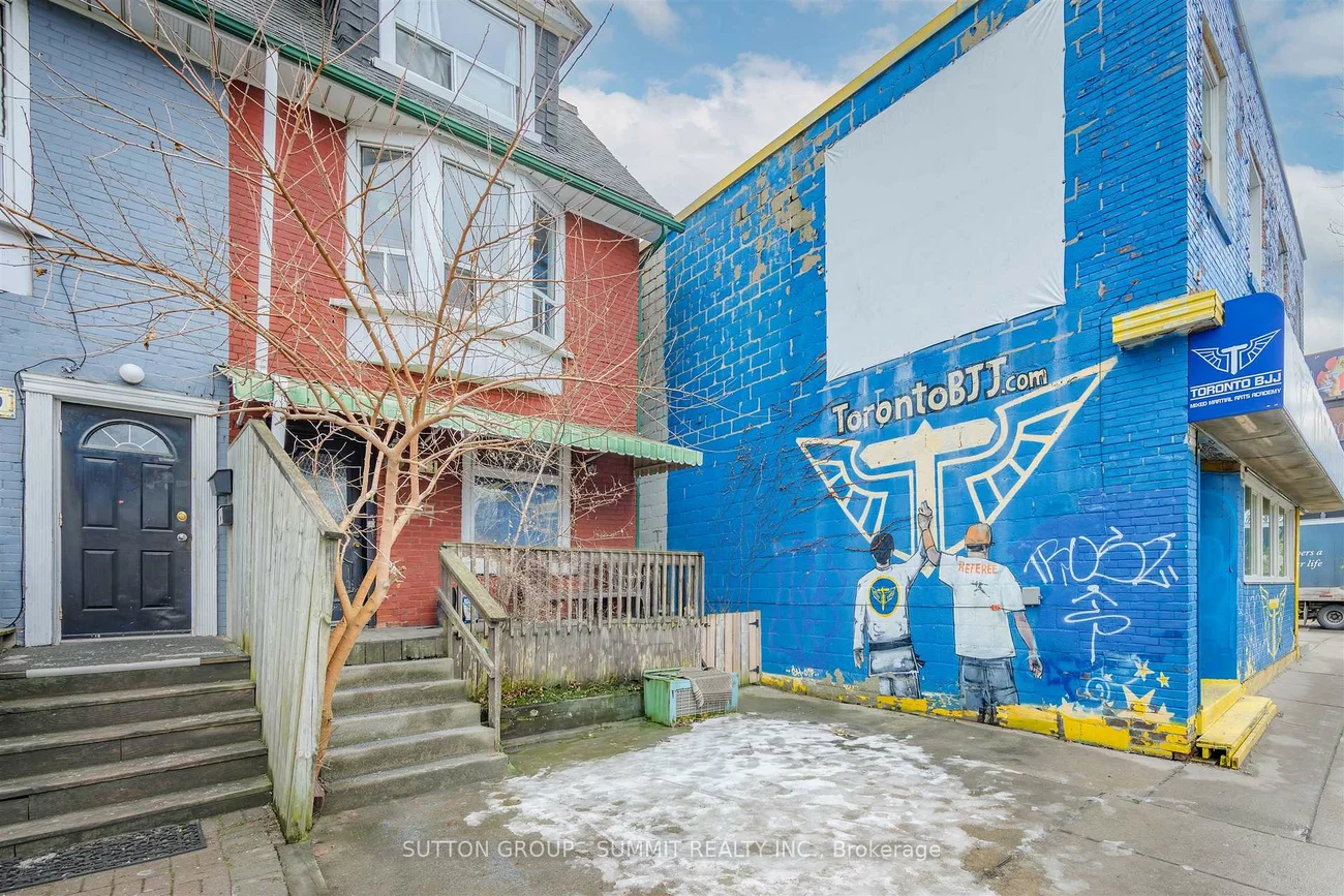 811, Bloor, Palmerston-Little Italy, Toronto