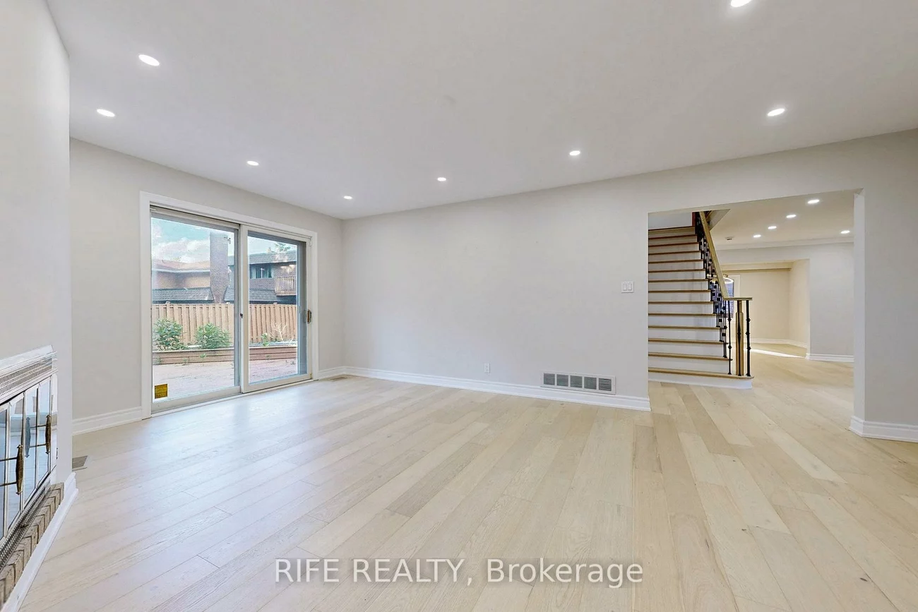 8, Elliotwood, St. Andrew-Windfields, Toronto