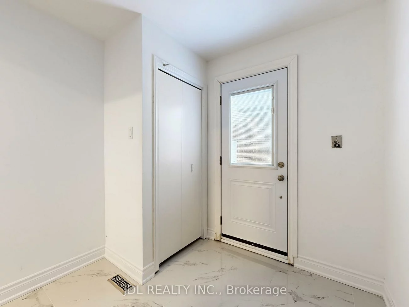 16, Clayland, Parkwoods-Donalda, Toronto