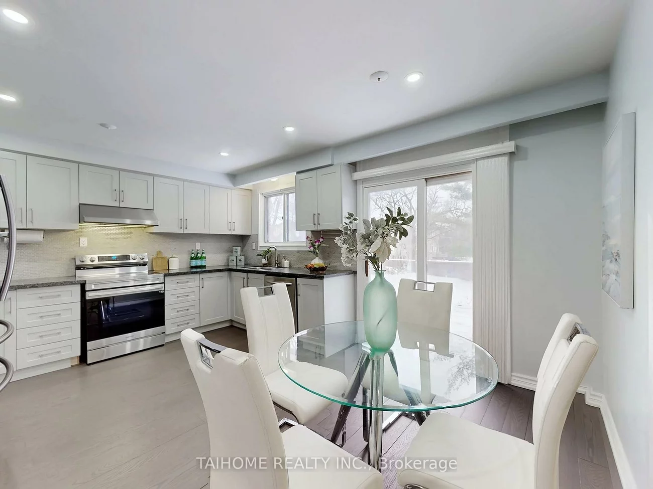 10, Centurion, Bayview Woods-Steeles, Toronto