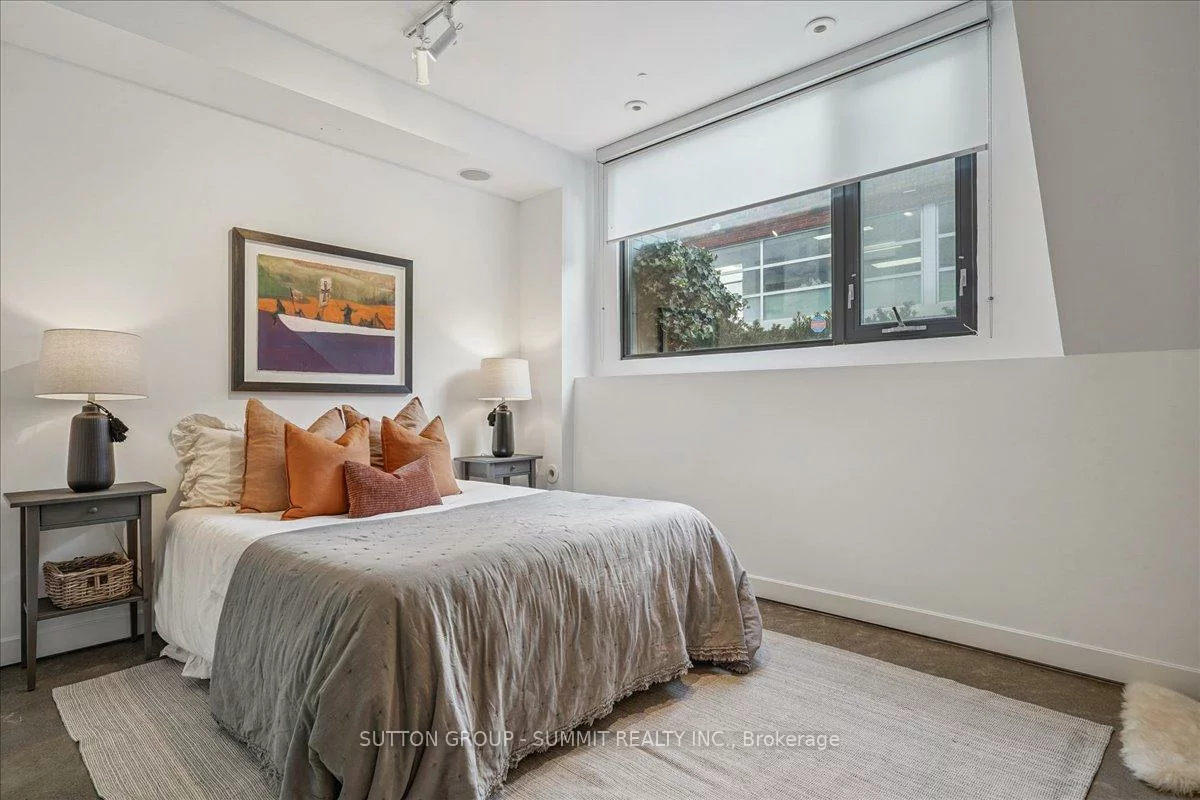 13, Gilead, Moss Park, Toronto