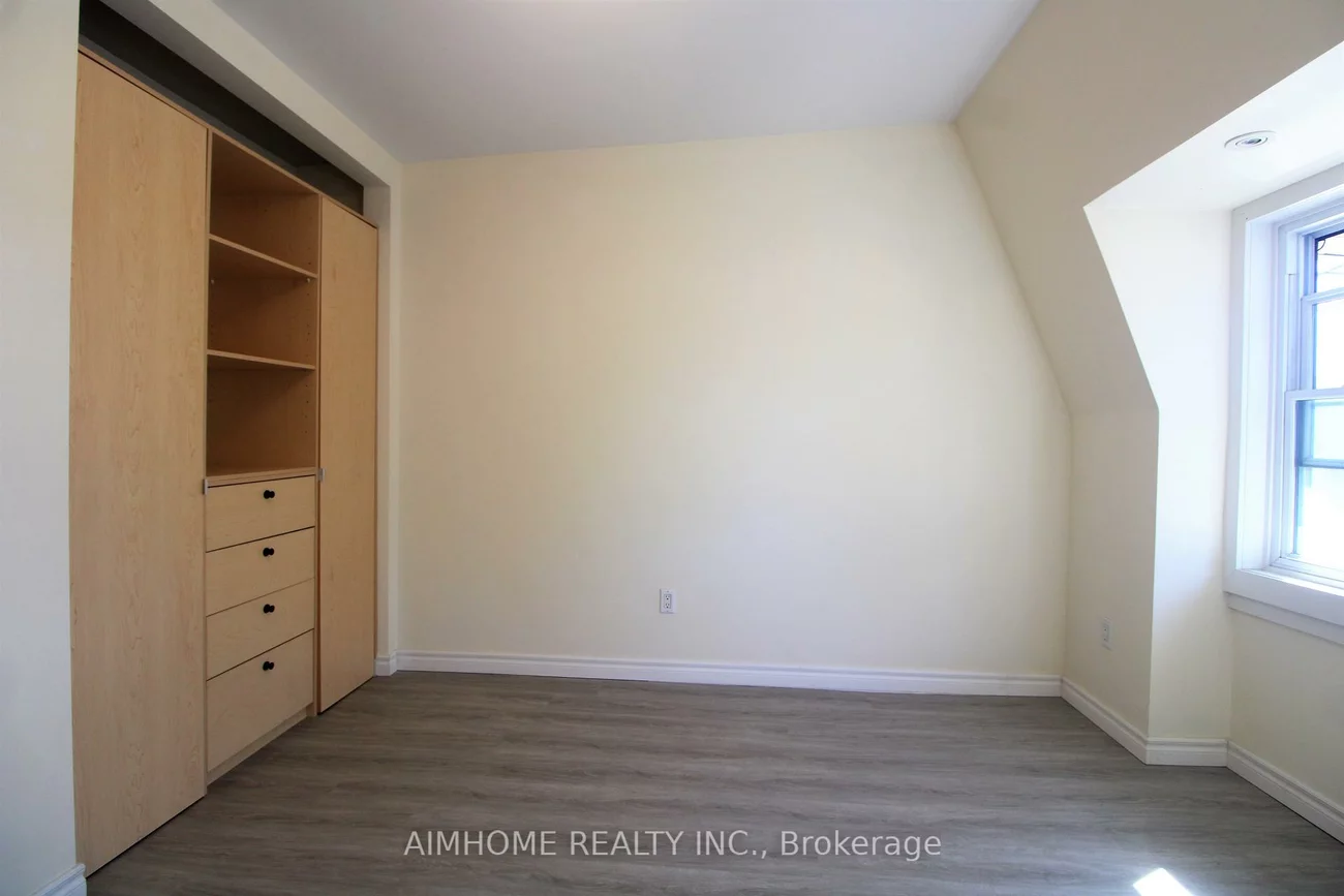 303, St Helens, Dufferin Grove, Toronto