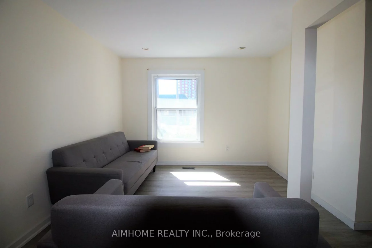 303, St Helens, Dufferin Grove, Toronto