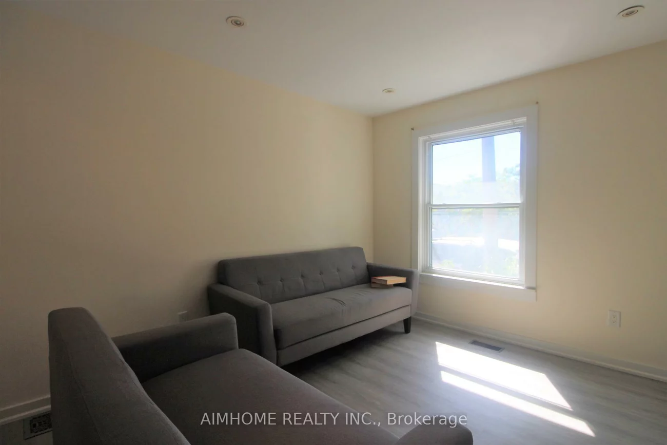 303, St Helens, Dufferin Grove, Toronto