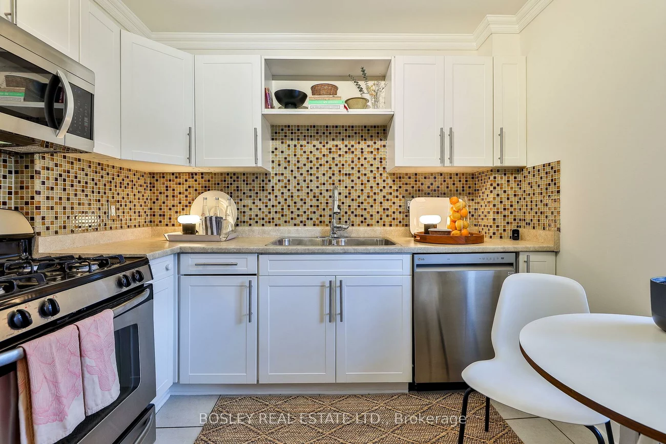 663, Vaughan, Oakwood Village, Toronto