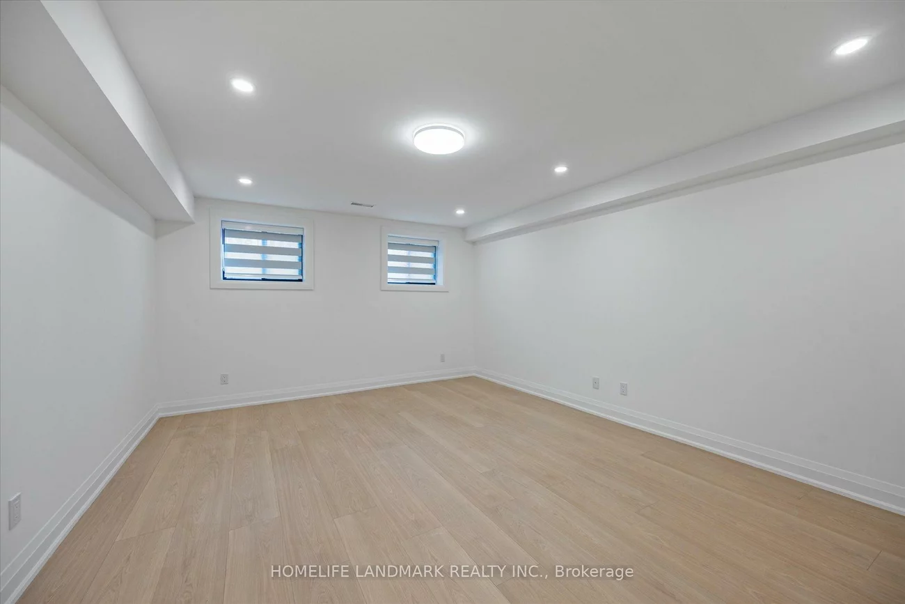 25, Sutcliffe, Bayview Village, Toronto