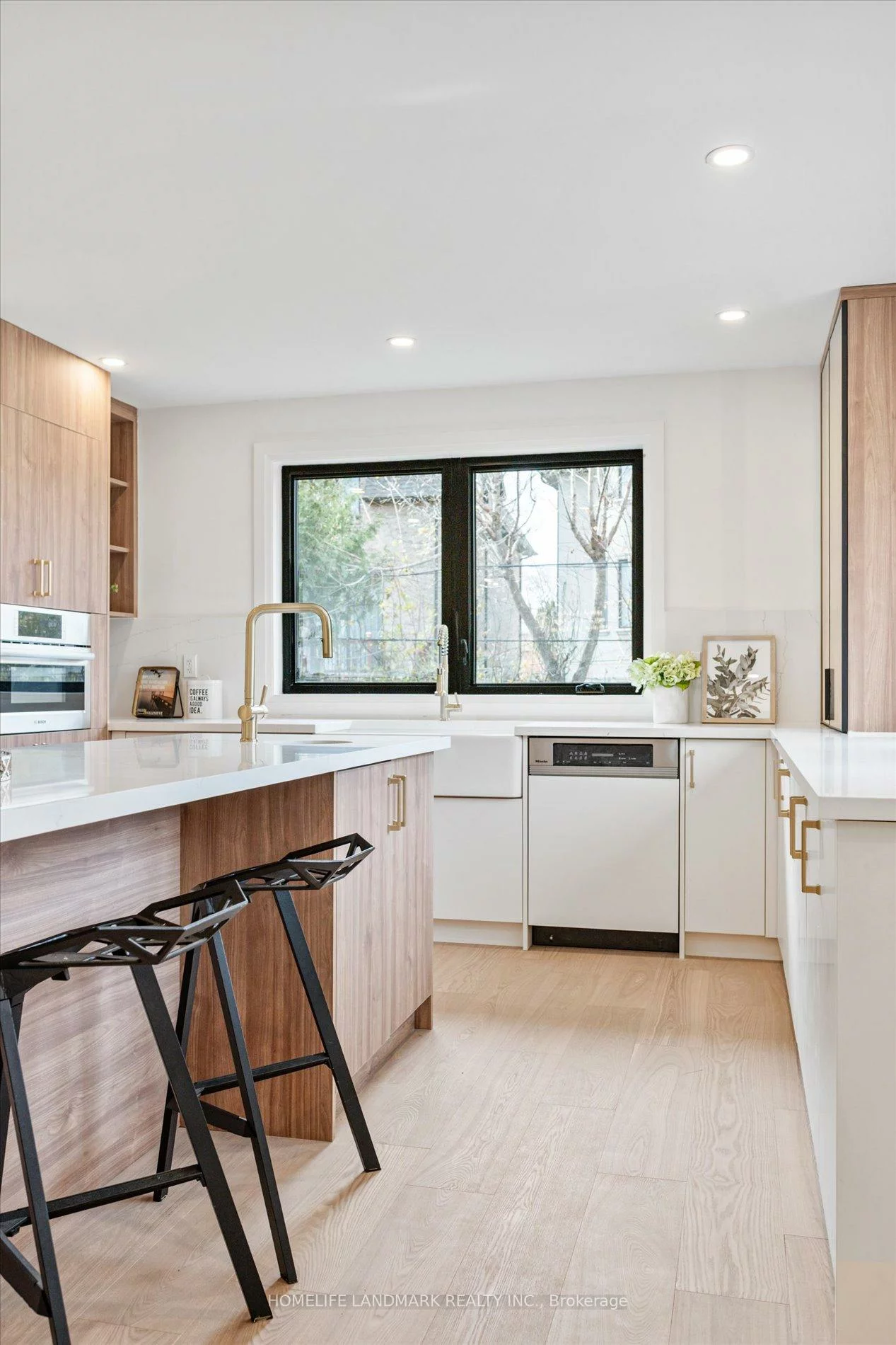 25, Sutcliffe, Bayview Village, Toronto