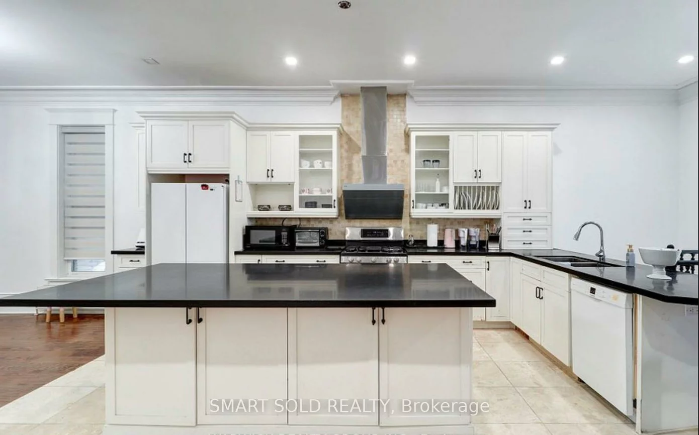 61, Brunswick, University, Toronto