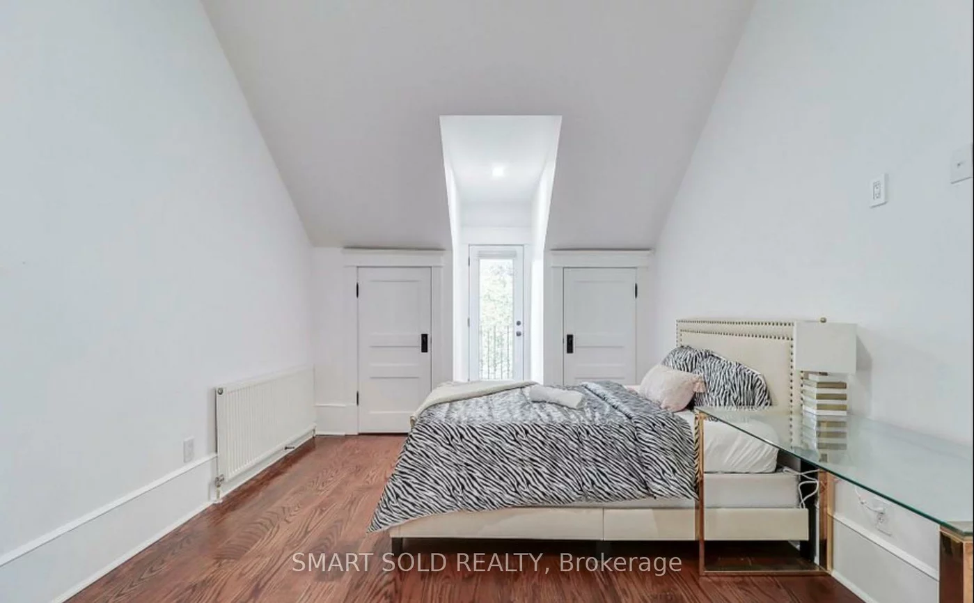 61, Brunswick, University, Toronto