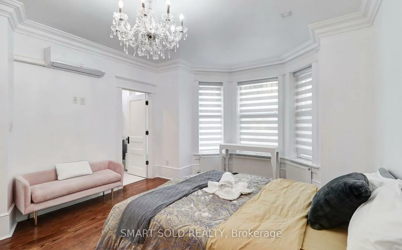 61, Brunswick, University, Toronto