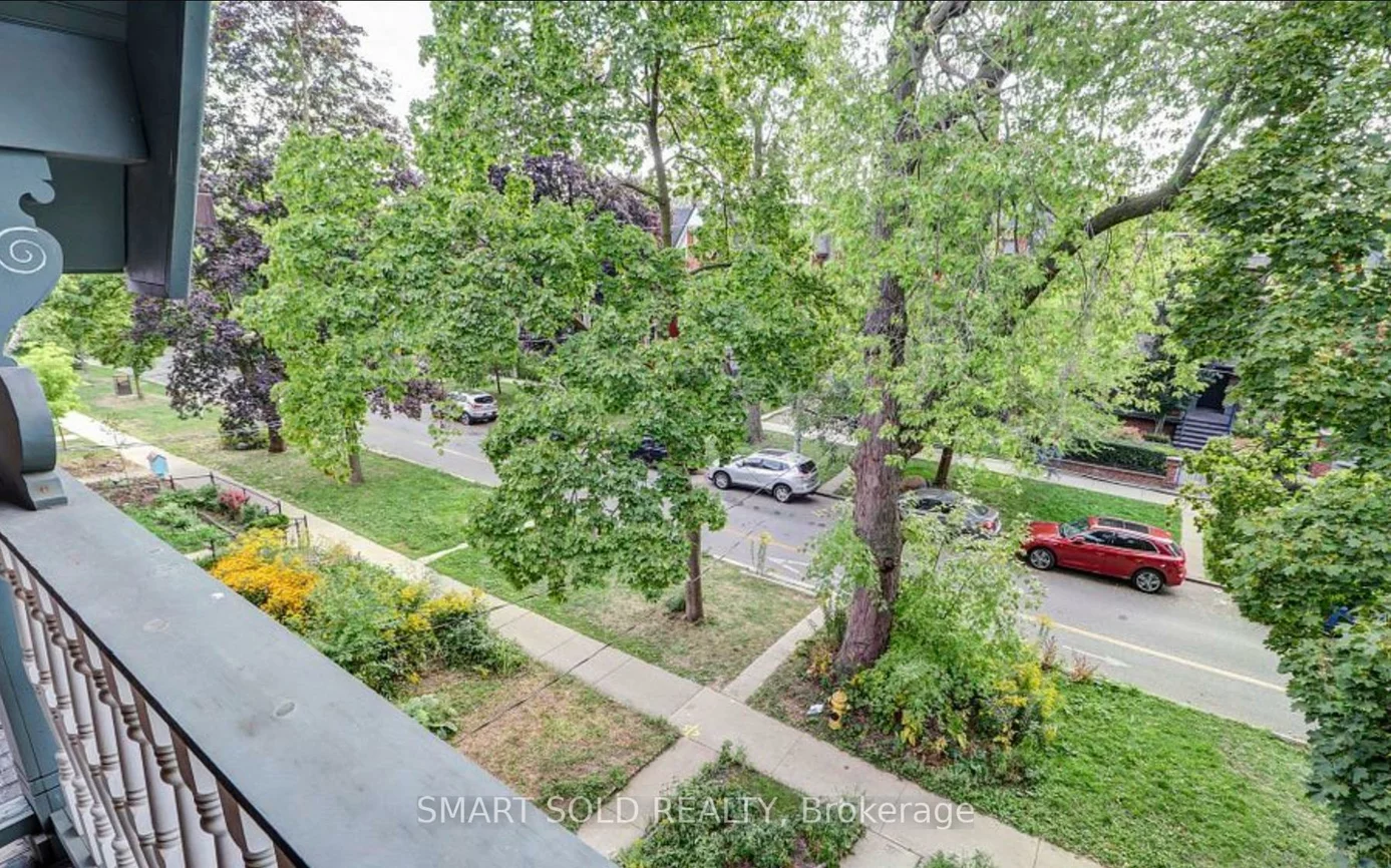 61, Brunswick, University, Toronto