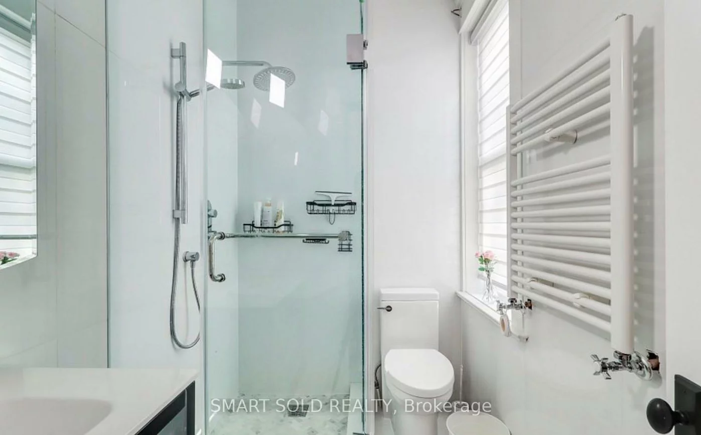 61, Brunswick, University, Toronto