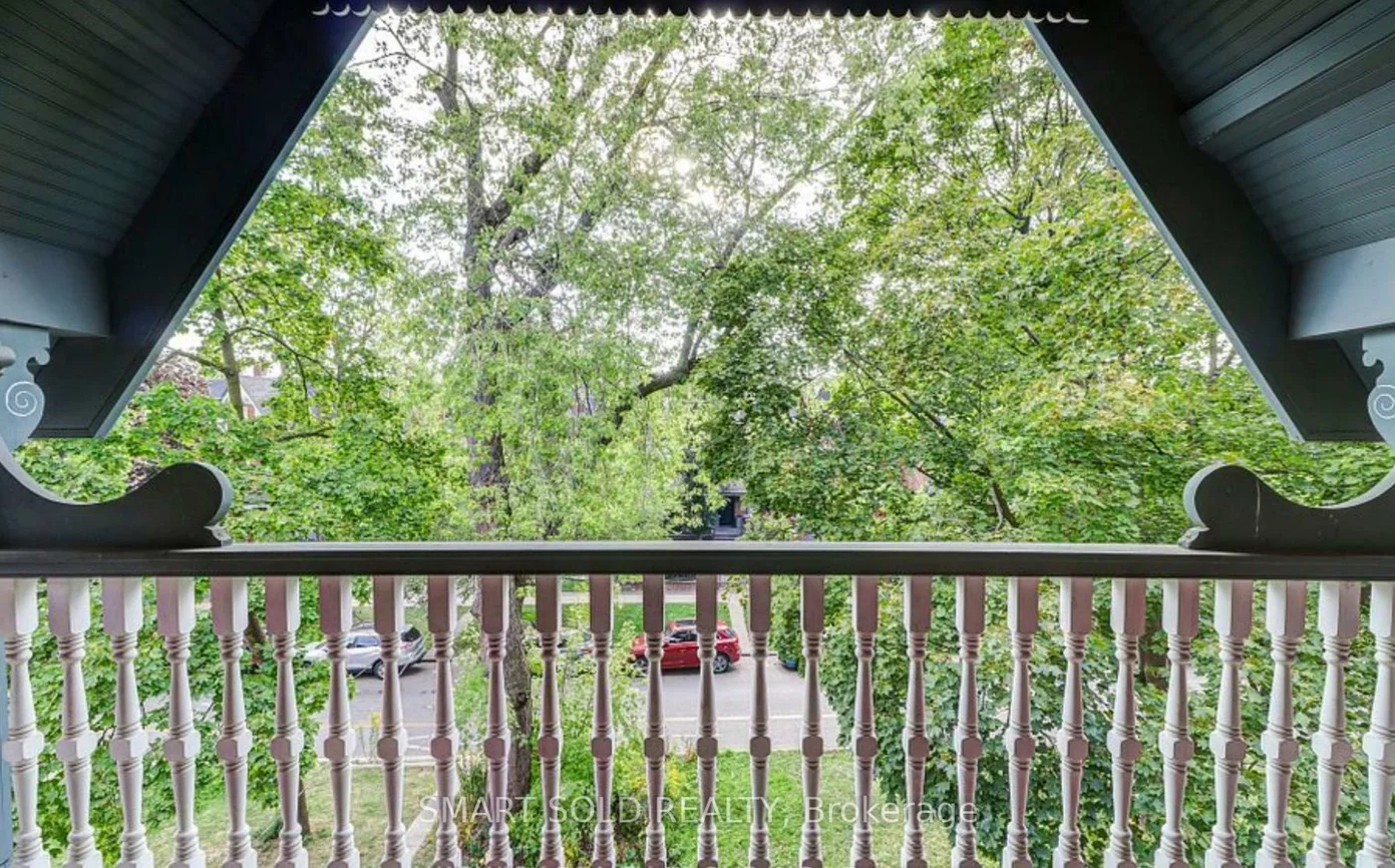 61, Brunswick, University, Toronto