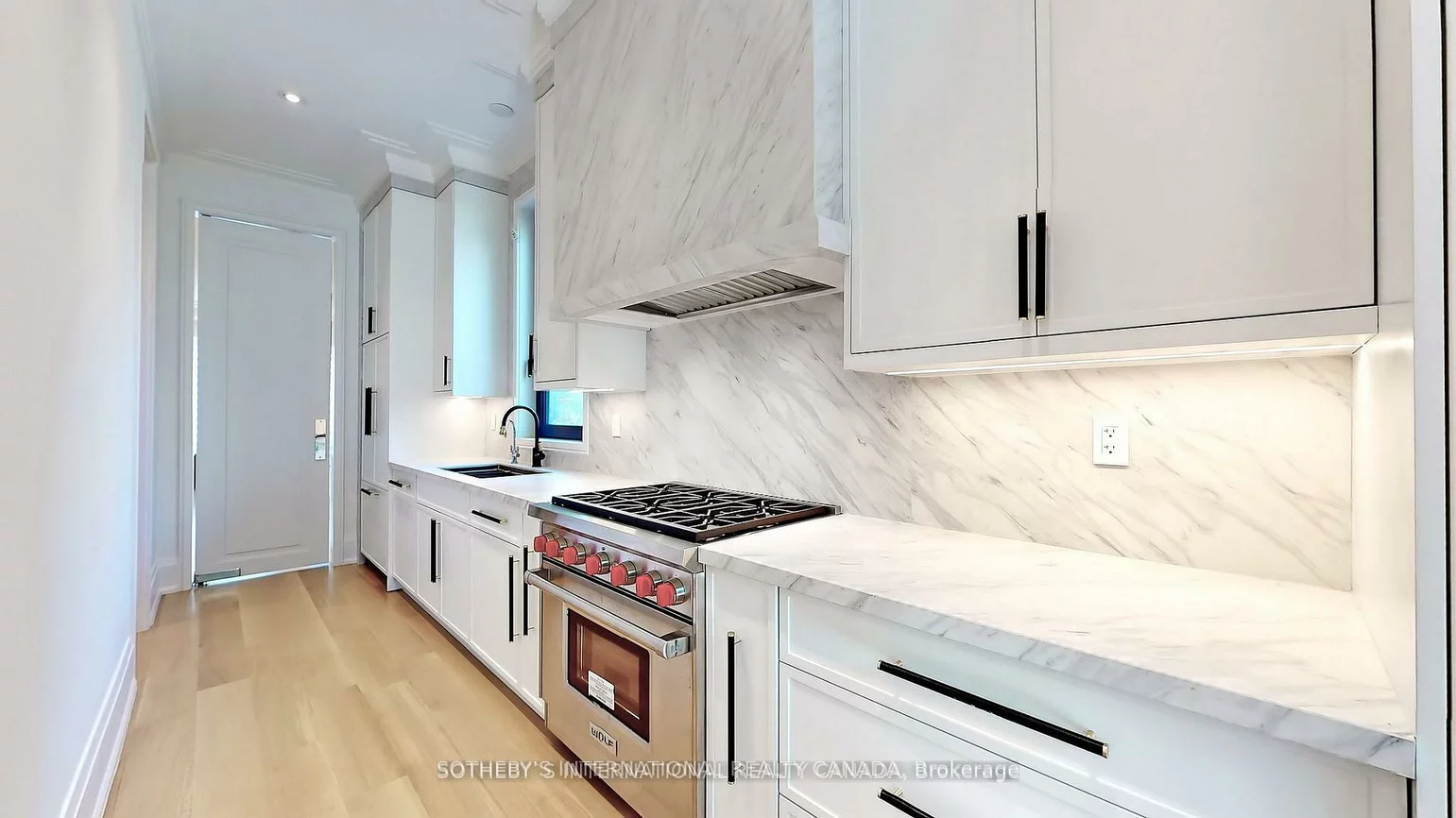 101, Dunloe, Forest Hill South, Toronto