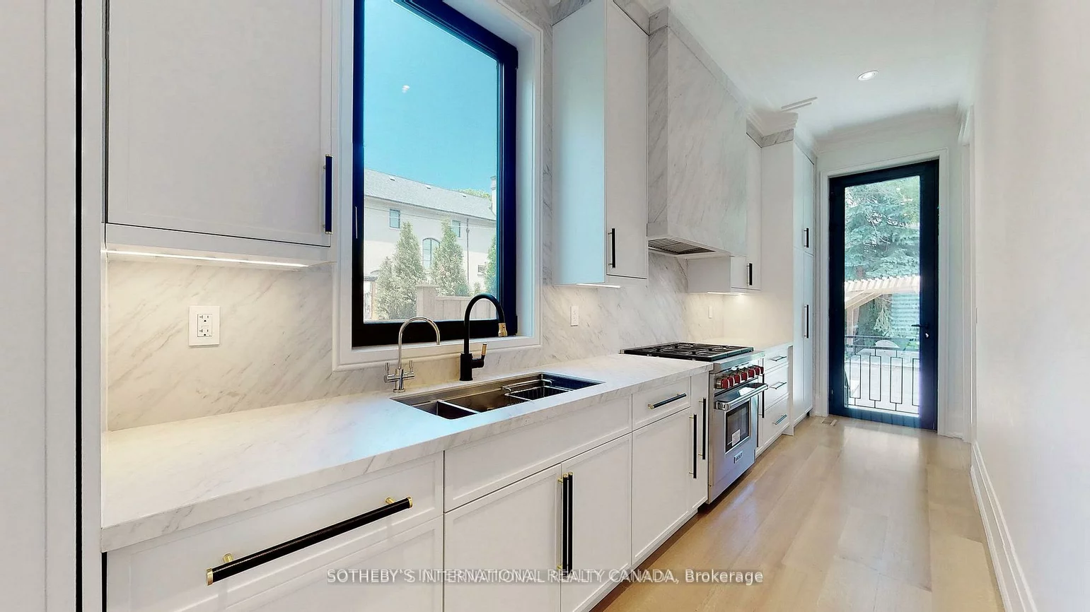 101, Dunloe, Forest Hill South, Toronto