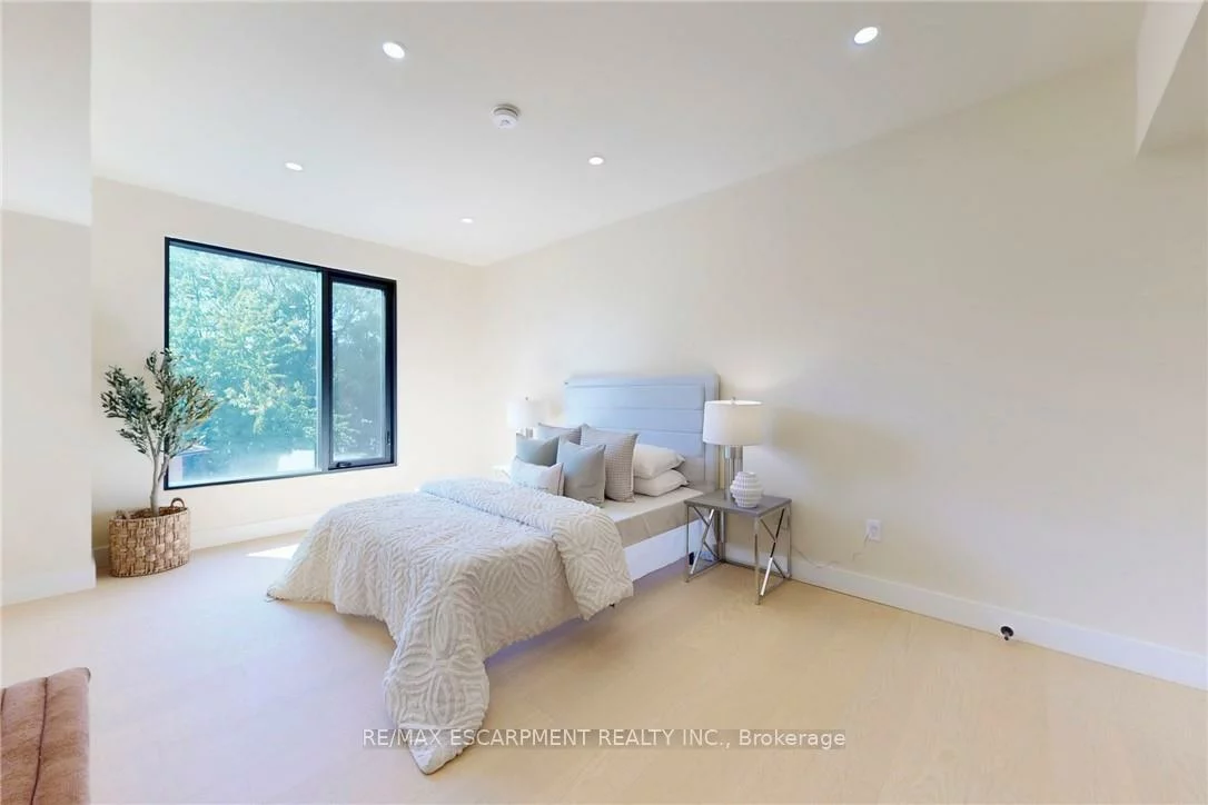 28, Dunsmore, Clanton Park, Toronto