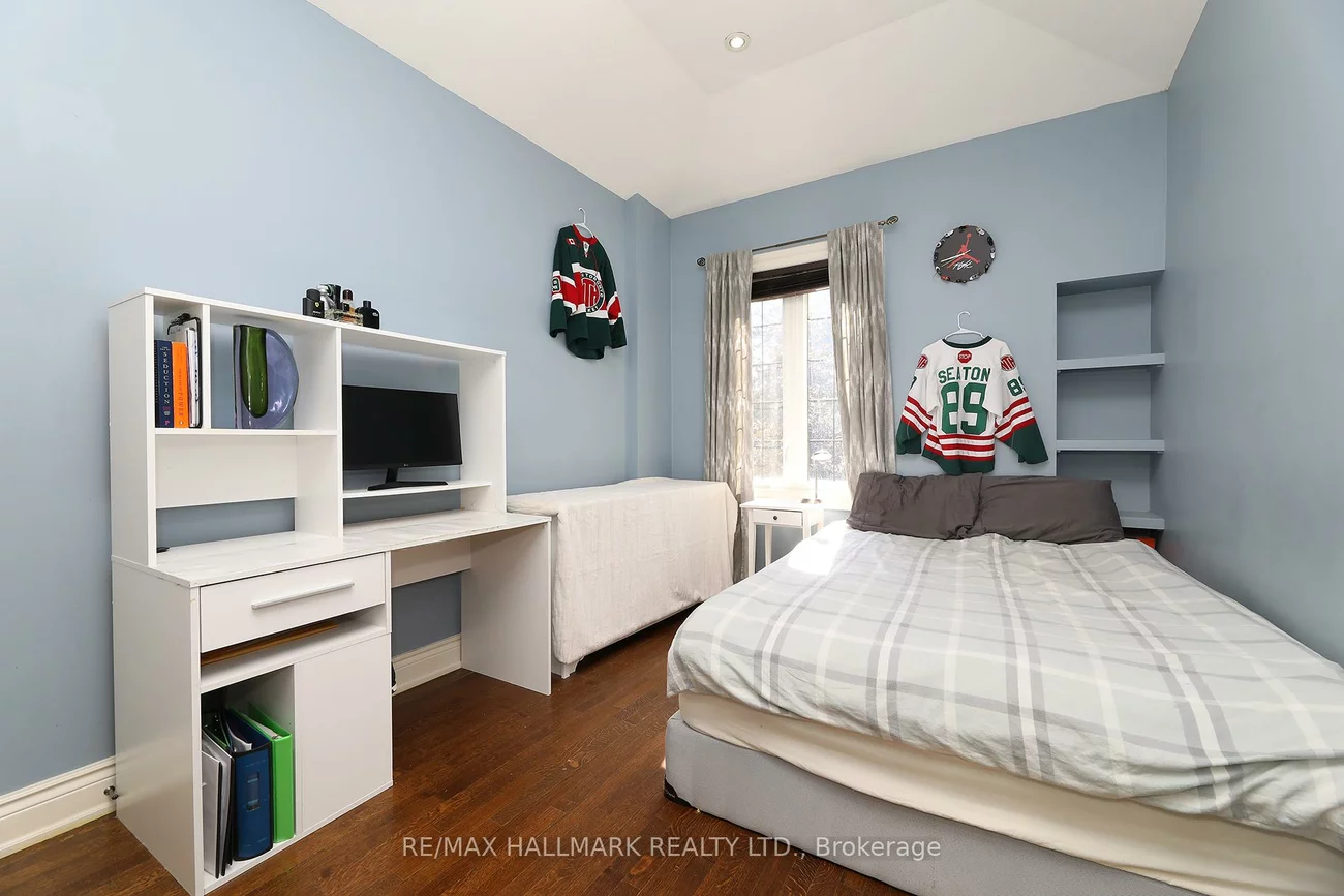 370, Douglas, Bedford Park-Nortown, Toronto