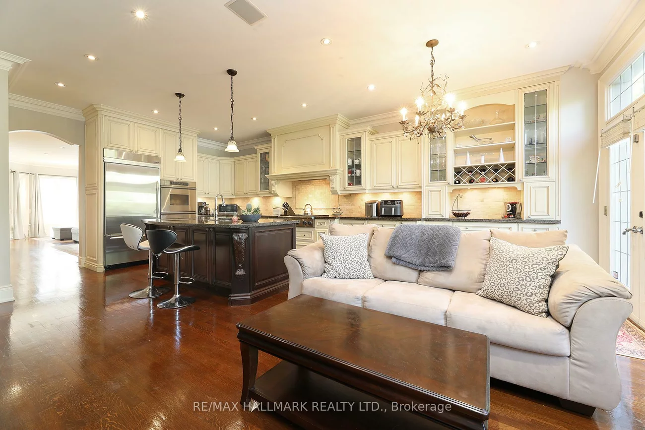 370, Douglas, Bedford Park-Nortown, Toronto