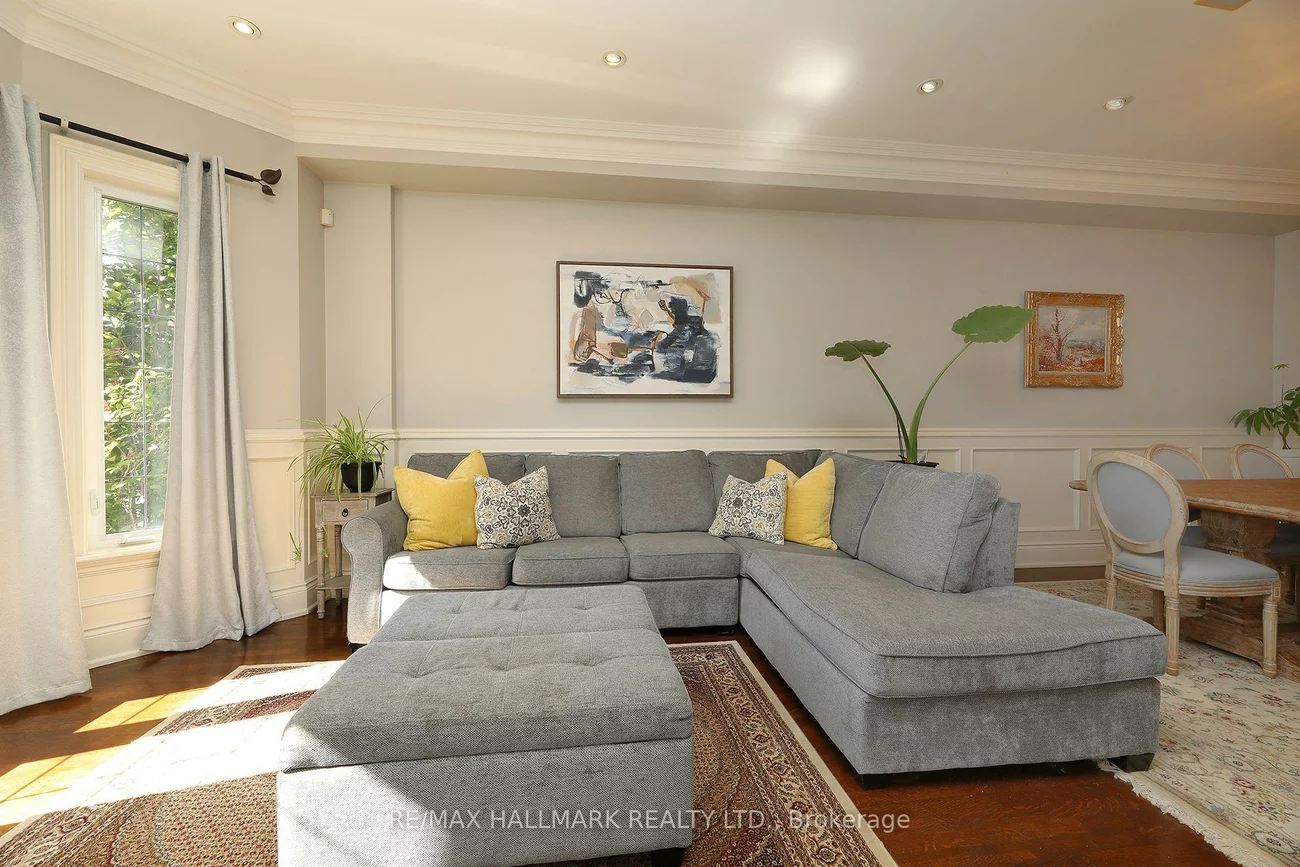 370, Douglas, Bedford Park-Nortown, Toronto