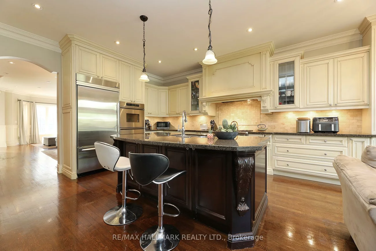 370, Douglas, Bedford Park-Nortown, Toronto