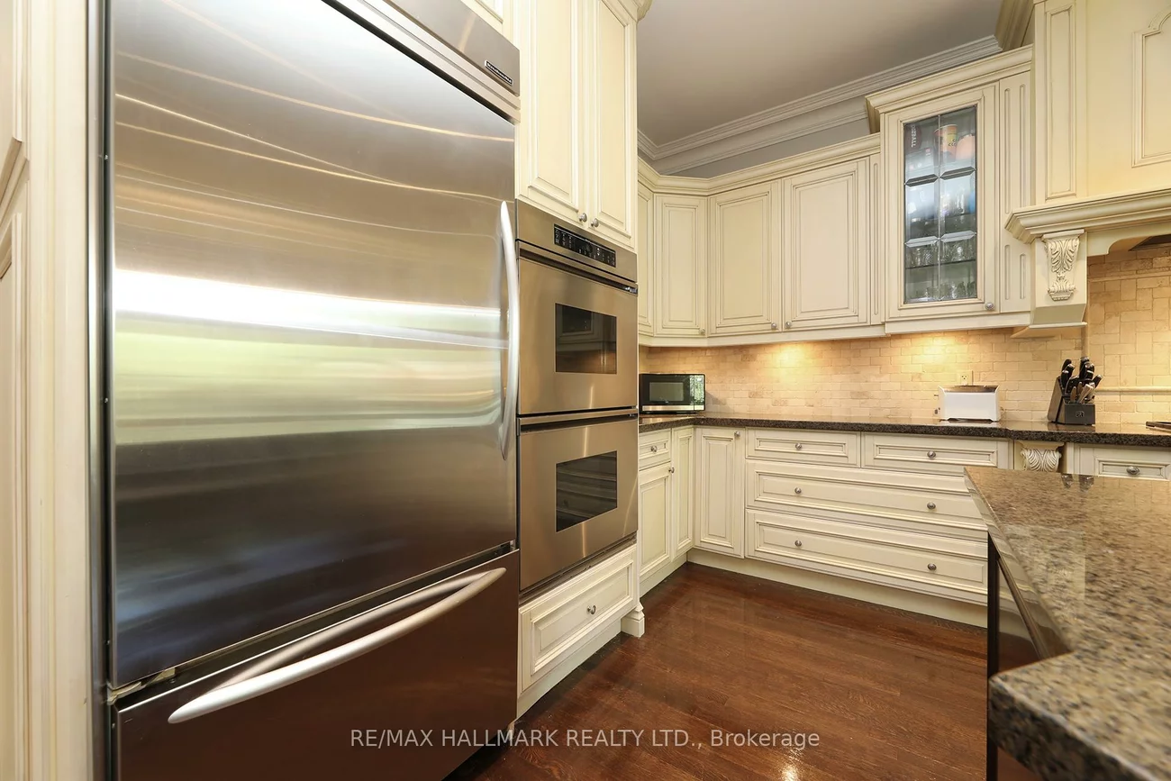 370, Douglas, Bedford Park-Nortown, Toronto