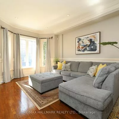 370, Douglas, Bedford Park-Nortown, Toronto