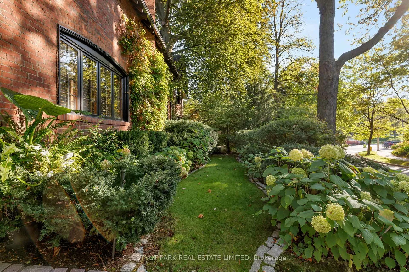 20, McKenzie, Rosedale-Moore Park, Toronto