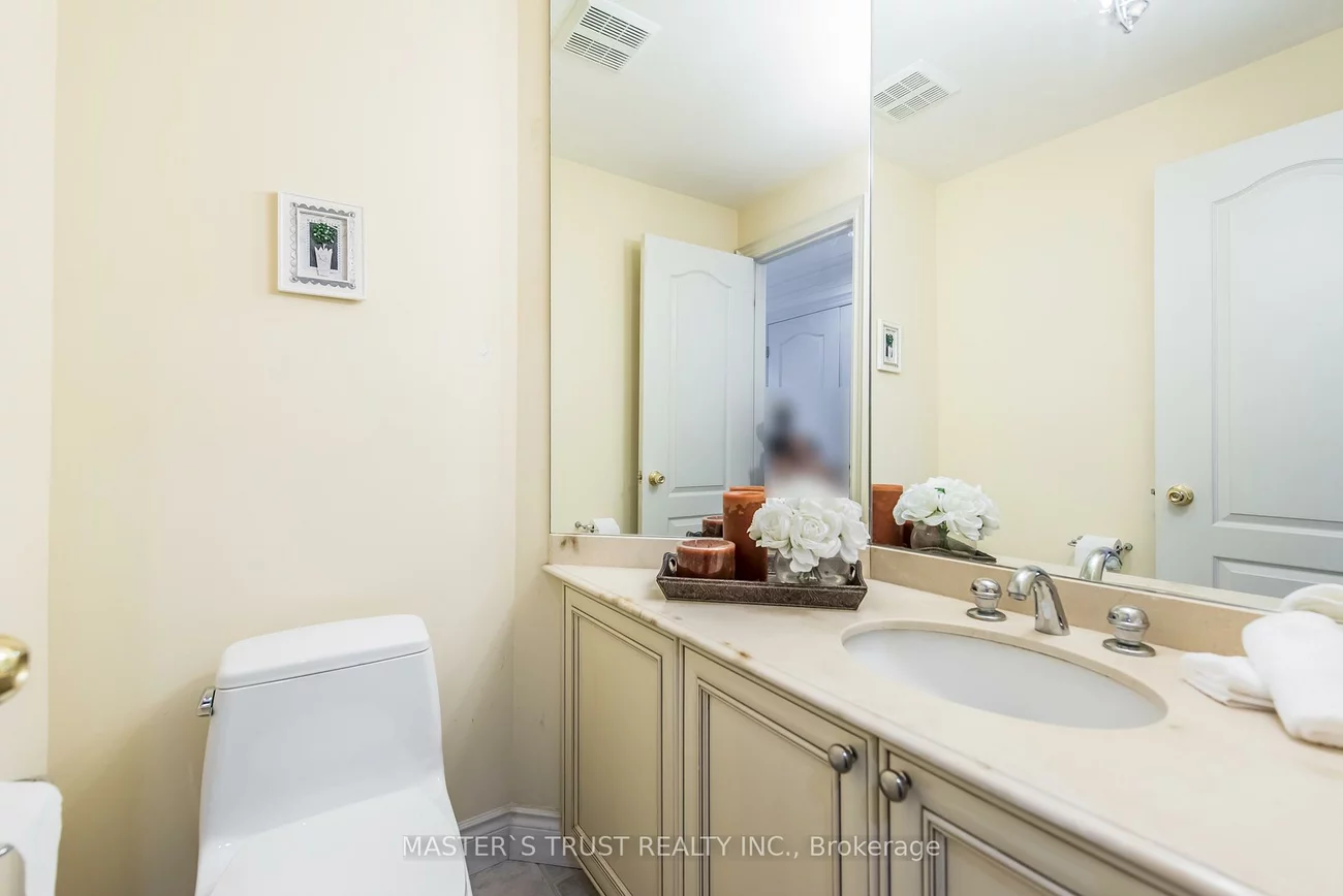 242, Empress, Willowdale East, Toronto