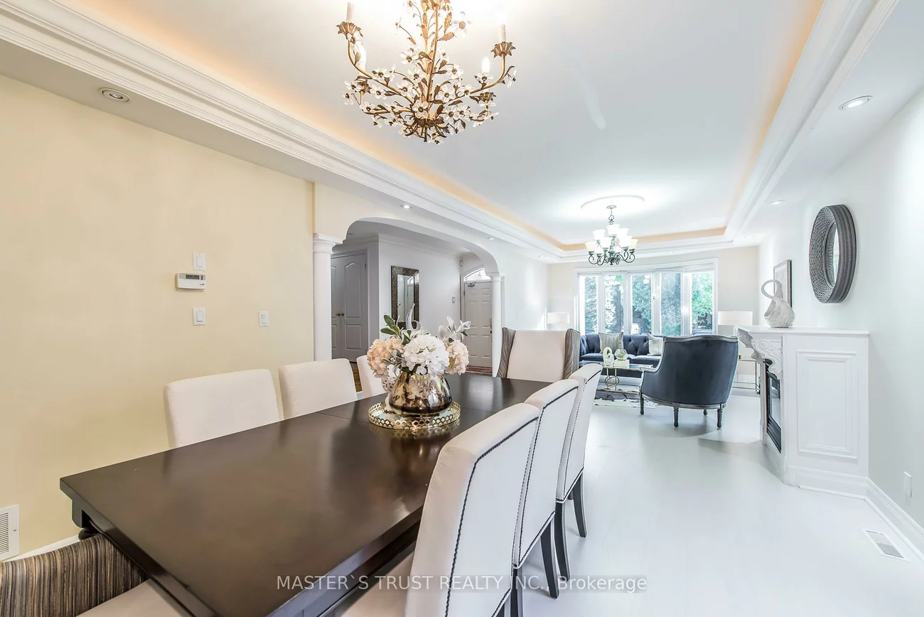 242, Empress, Willowdale East, Toronto