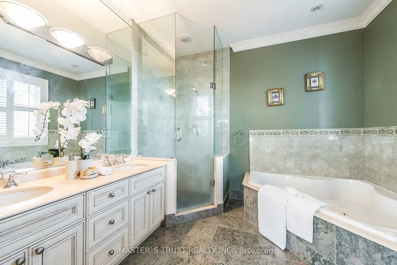 242, Empress, Willowdale East, Toronto