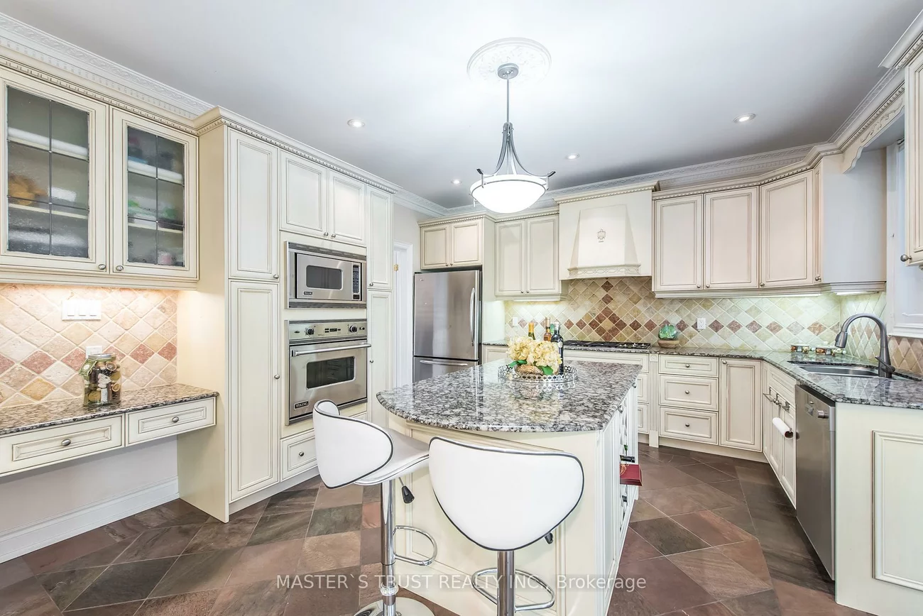 242, Empress, Willowdale East, Toronto