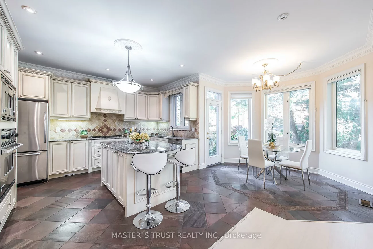 242, Empress, Willowdale East, Toronto