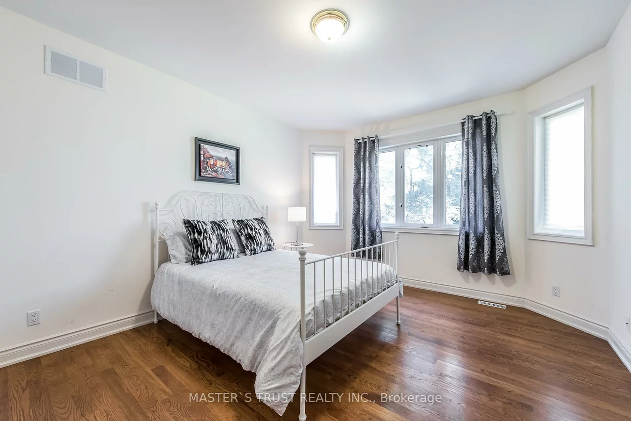 242, Empress, Willowdale East, Toronto